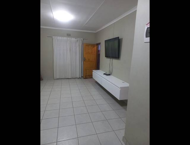 2 BEDROOM HOUSE FOR SALE IN QUEENSTOWN CENTRAL